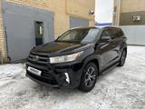 Toyota Highlander 2019 года за 18 900 000 тг. в Актобе – фото 2