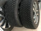 Шины на дисках Yokohama 4 колеса за 600 000 тг. в Астана – фото 2