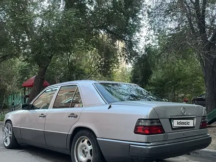 Mercedes-Benz E 320 1993 года за 1 700 000 тг. в Астана – фото 3