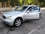 Mercedes-Benz C 200 2002 года за 3 200 000 тг. в Тараз – фото 2