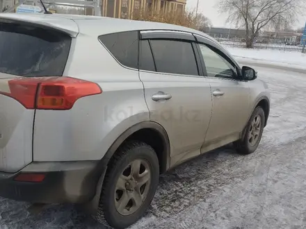 Toyota RAV4 2015 года за 9 985 000 тг. в Актобе – фото 2