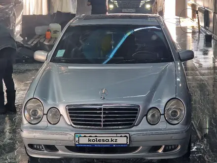 Mercedes-Benz E 320 2001 года за 5 300 000 тг. в Жанаозен