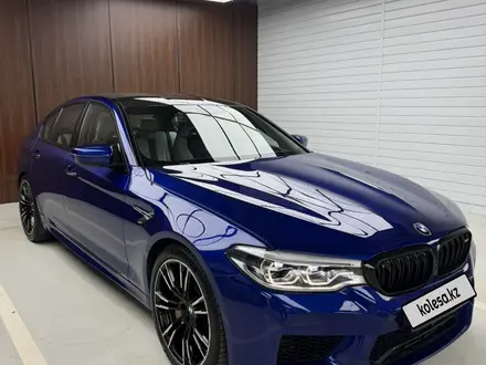 BMW M5 2018 года за 44 800 000 тг. в Алматы