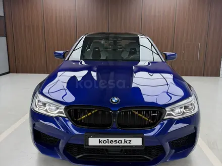 BMW M5 2018 года за 44 800 000 тг. в Алматы – фото 2