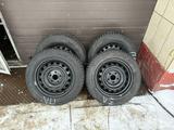 Диски R16 (5*114, 3) с зим. Шинами 205/60 R16 зимний комплект шин за 90 000 тг. в Усть-Каменогорск