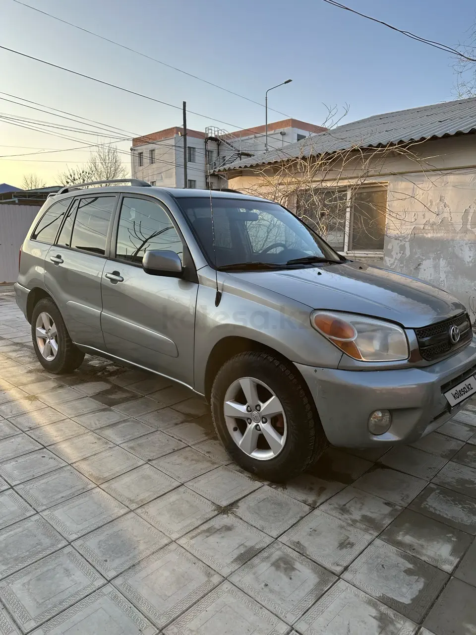 Toyota RAV4, 2005