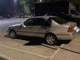Mercedes-Benz C 180 1995 года за 1 950 000 тг. в Астана – фото 2