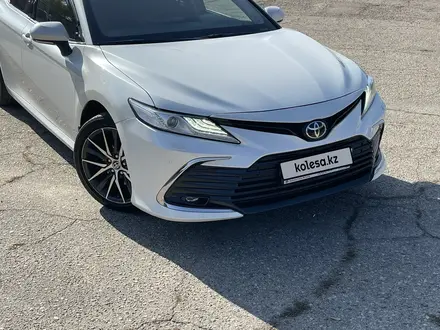 Toyota Camry 2021 года за 16 200 000 тг. в Алматы – фото 4