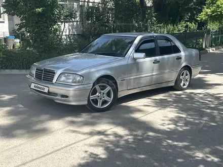 Mercedes-Benz C 240 1997 года за 2 500 000 тг. в Алматы