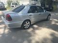 Mercedes-Benz C 240 1997 года за 2 500 000 тг. в Алматы – фото 4