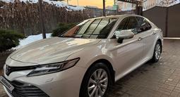 Toyota Camry 2020 года за 14 900 000 тг. в Алматы – фото 2