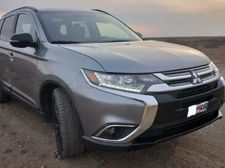 Mitsubishi Outlander 2018 года за 8 700 000 тг. в Атырау – фото 2