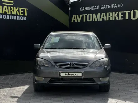 Toyota Camry 2005 года за 4 750 000 тг. в Актобе – фото 2