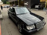 Mercedes-Benz E 320 1993 года за 3 800 000 тг. в Алматы – фото 2