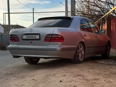 Mercedes-Benz E 320 2000 года за 4 905 000 тг. в Атырау – фото 7