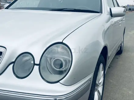 Mercedes-Benz E 320 2000 года за 4 905 000 тг. в Атырау – фото 4