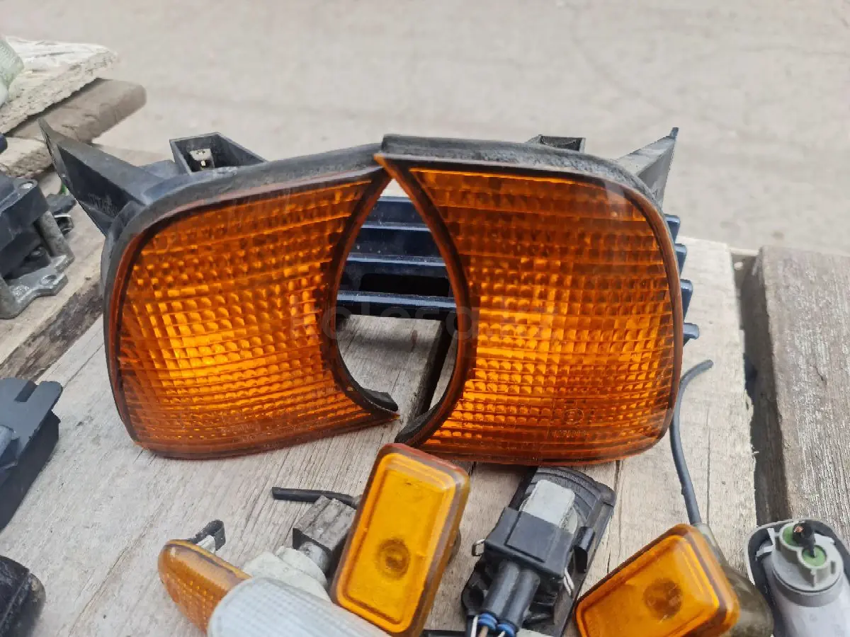 Поворотник БМВ Е34 в Караганде - №137093253: купить запчасти на Колёсах