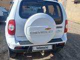 Chevrolet Niva 2015 года за 3 300 000 тг. в Атырау – фото 2