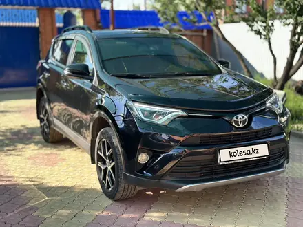 Toyota RAV4 2018 года за 11 700 000 тг. в Актобе – фото 3