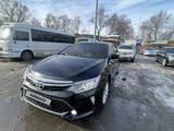 Toyota Camry 2015 годаfor9 800 000 тг. в Алматы – фото 2