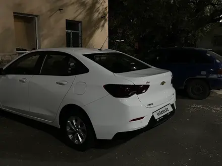 Chevrolet Onix 2023 года за 7 690 000 тг. в Караганда – фото 4