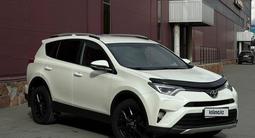 Toyota RAV4 2016 года за 9 800 000 тг. в Семей