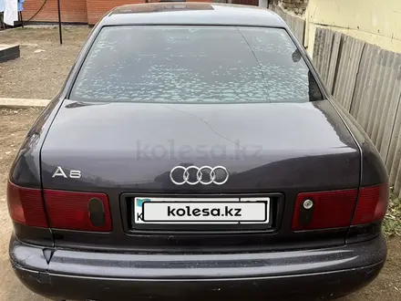 Audi A8 1996 года за 2 500 000 тг. в Уральск – фото 2