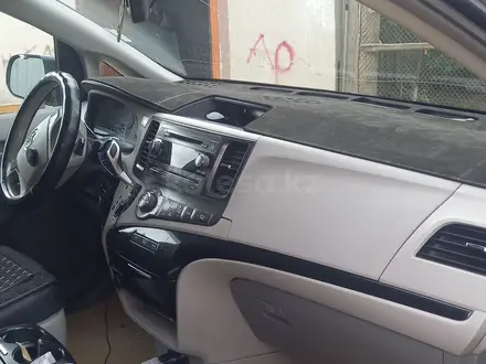 Toyota Sienna 2013 года за 11 500 000 тг. в Атырау – фото 4