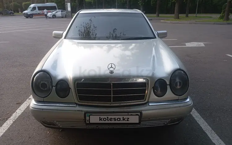 Mercedes-Benz E 200 1996 года за 2 300 000 тг. в Алматы
