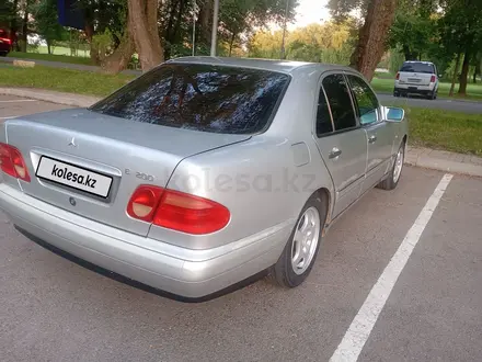 Mercedes-Benz E 200 1996 года за 2 300 000 тг. в Алматы – фото 4