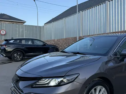 Toyota Camry 2022 года за 11 990 000 тг. в Павлодар – фото 25