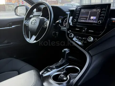 Toyota Camry 2022 года за 11 990 000 тг. в Павлодар – фото 15