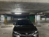 Toyota Camry 2022 года за 12 200 000 тг. в Павлодар