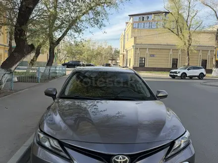 Toyota Camry 2022 года за 11 990 000 тг. в Павлодар – фото 23