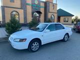 Toyota Camry 1998 годаүшін2 800 000 тг. в Семей – фото 2