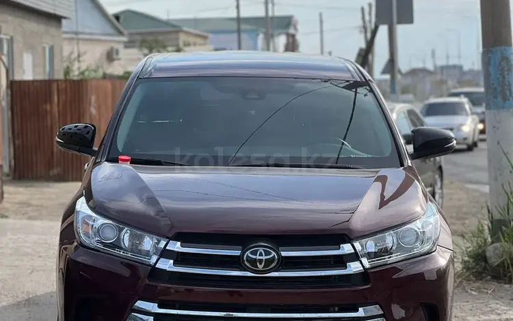 Toyota Highlander 2018 года за 13 500 000 тг. в Атырау