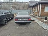 Mercedes-Benz E 200 1992 года за 1 800 000 тг. в Караганда – фото 4