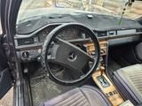 Mercedes-Benz E 200 1992 года за 1 800 000 тг. в Караганда – фото 5
