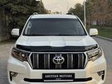 Toyota Land Cruiser Prado 2018 года за 27 800 000 тг. в Алматы – фото 2