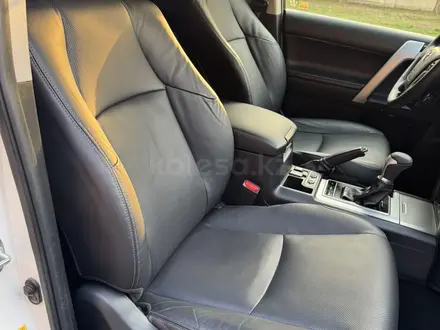Toyota Land Cruiser Prado 2018 года за 27 000 000 тг. в Алматы – фото 27