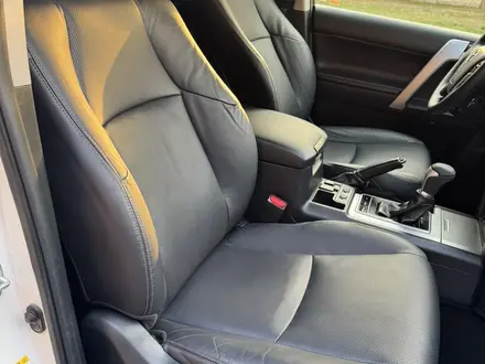 Toyota Land Cruiser Prado 2018 года за 27 000 000 тг. в Алматы – фото 29