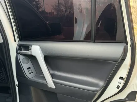 Toyota Land Cruiser Prado 2018 года за 27 000 000 тг. в Алматы – фото 33