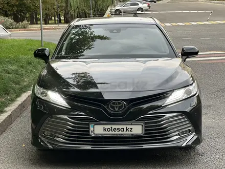 Toyota Camry 2019 года за 13 700 000 тг. в Алматы – фото 3