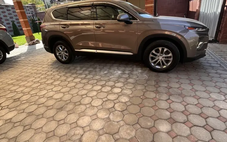 Hyundai Santa Fe 2020 годаfor13 500 000 тг. в Алматы