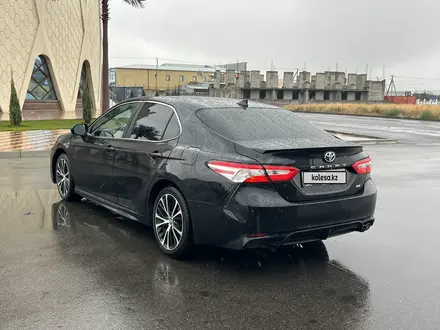 Toyota Camry 2020 года за 13 500 000 тг. в Тараз – фото 4