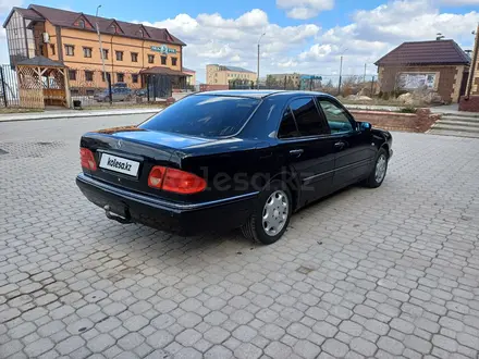 Mercedes-Benz E 200 1996 года за 2 600 000 тг. в Кокшетау – фото 3