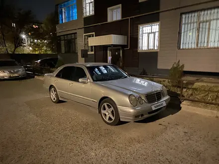 Mercedes-Benz E 320 2000 года за 3 800 000 тг. в Тараз – фото 3