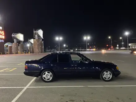 Mercedes-Benz E 230 1990 года за 2 000 000 тг. в Караганда – фото 11