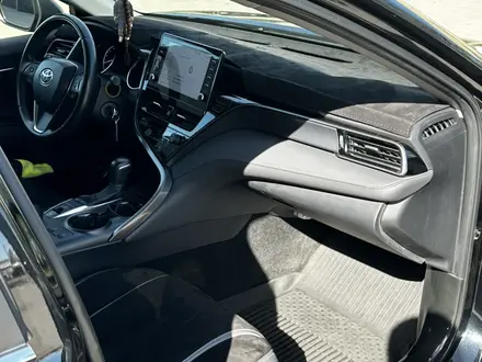 Toyota Camry 2023 года за 14 350 000 тг. в Астана – фото 11