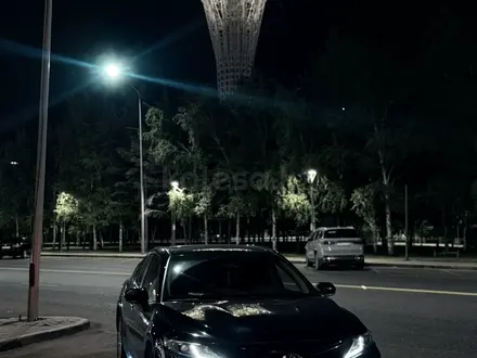 Toyota Camry 2023 года за 14 350 000 тг. в Астана